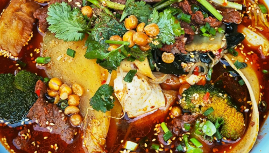 新疆開(kāi)冒菜店能火嗎？帽牌貨這樣做本地人常來(lái)